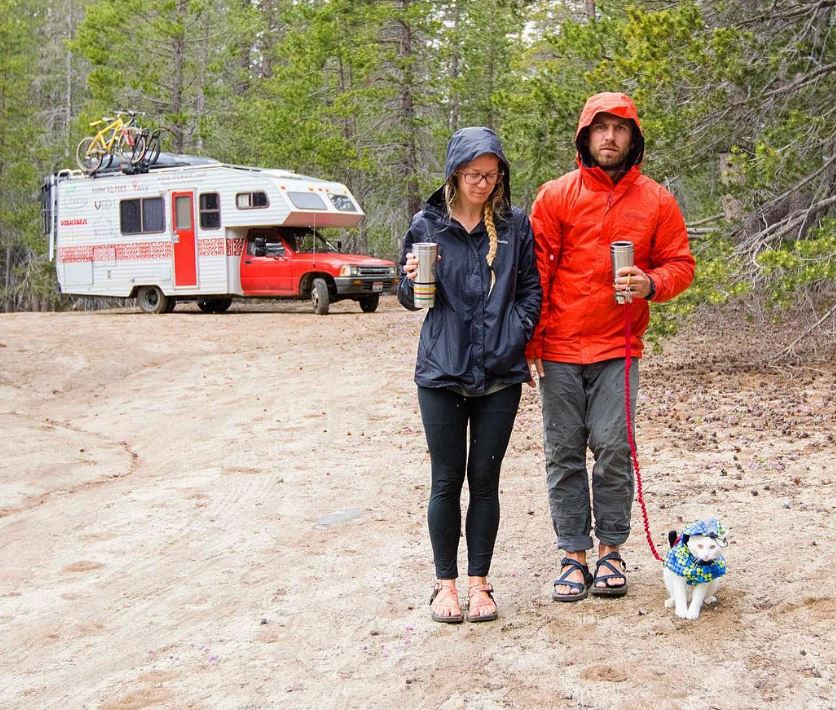 honeymoon couple treavel to national parks with their black and white cat